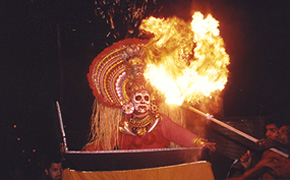 Mudiyettu on peek stage